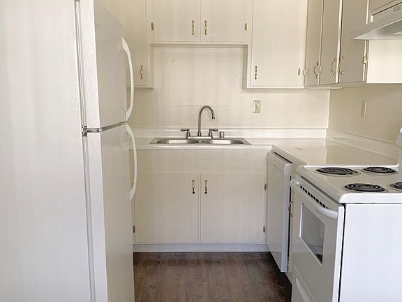 3rd image of 2095 Radio Ave #82