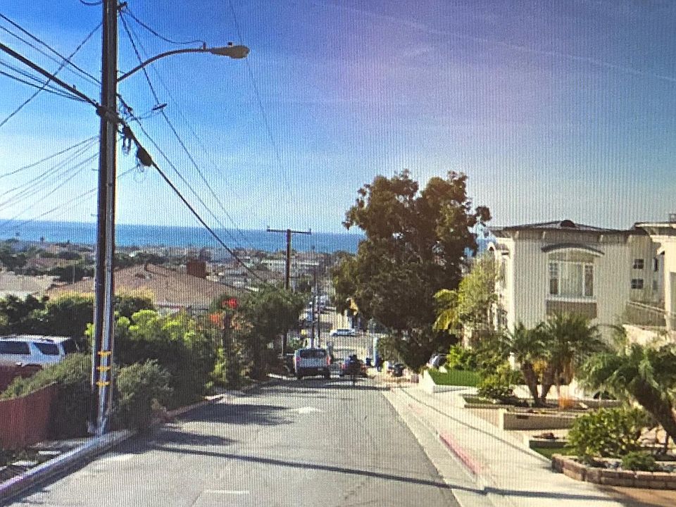 2nd image of 950 8th St