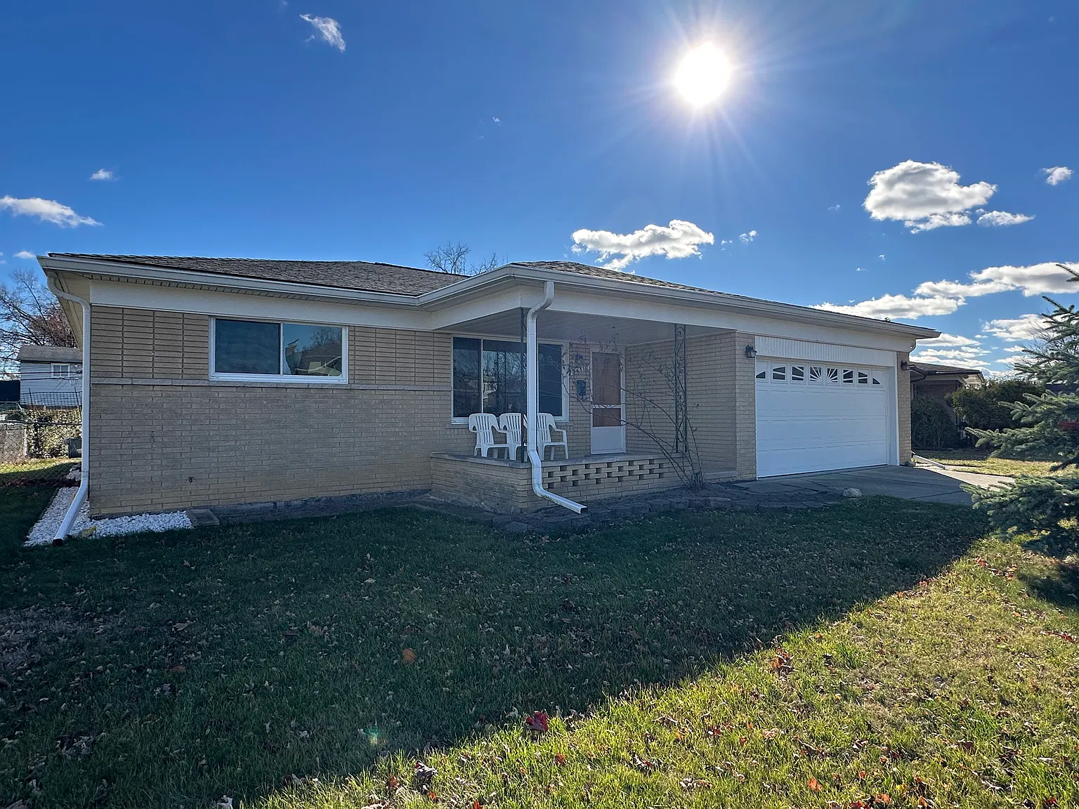 3 bed, 1.5 bath, 1577 sqft, $2,300 — Photo 2