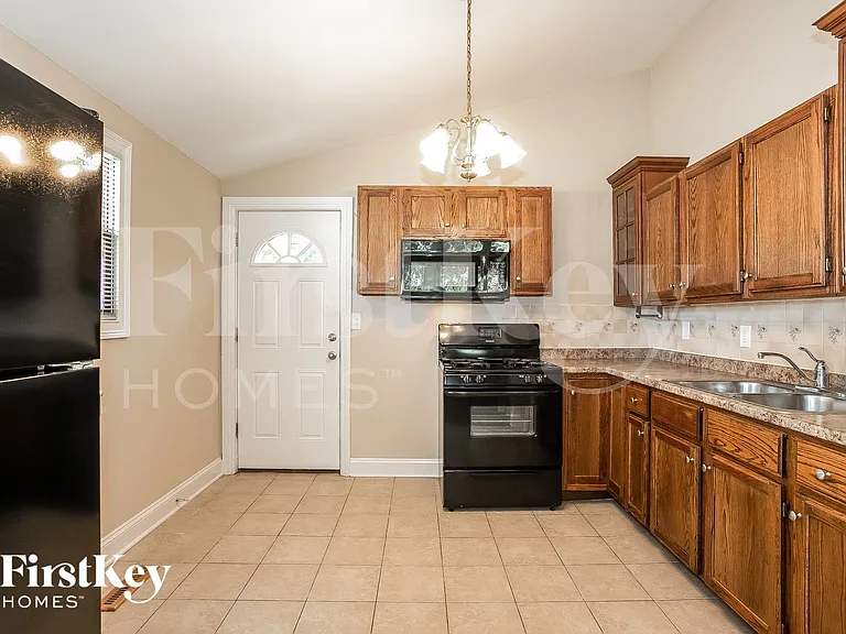 529 Apache Ave — Photo 4