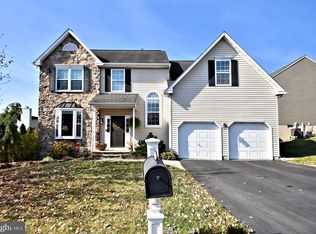 28 Hunters Hill Dr, Morgantown, PA 19543