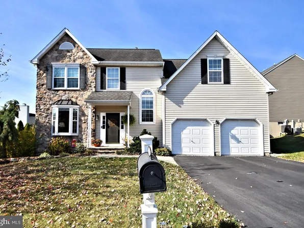 28 Hunters Hill Dr, Morgantown, PA 19543