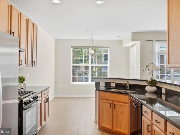 2212 Highfly Ter #2212, Silver Spring, MD 20902