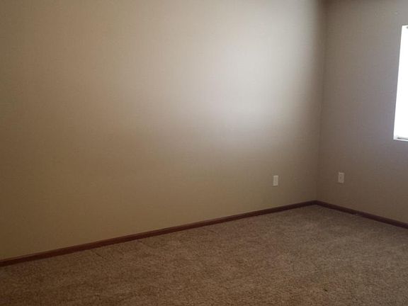 5th image of 706 Kennedy Dr APT 2