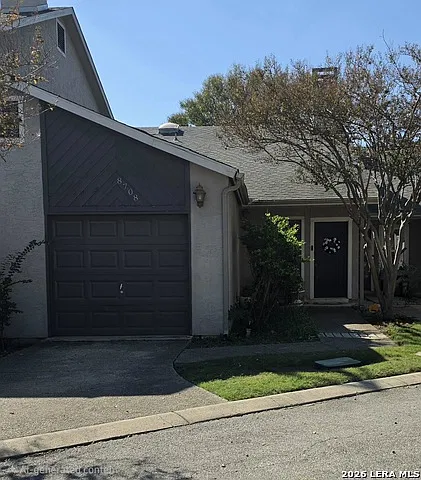 2 bed, 1.0 bath, 1027 sqft, $1,275 — Photo 2