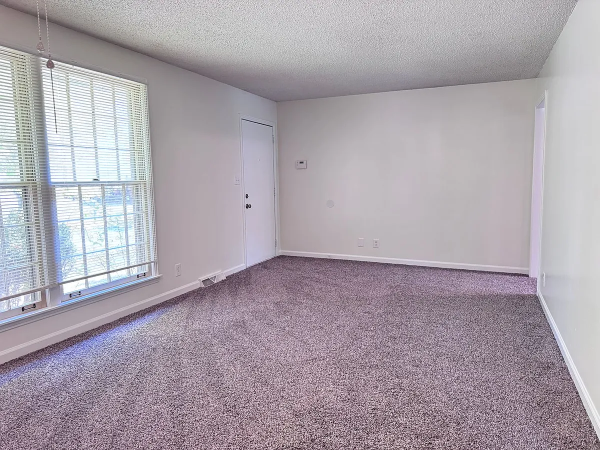 Building Photo - 1553 Armistead Dr
