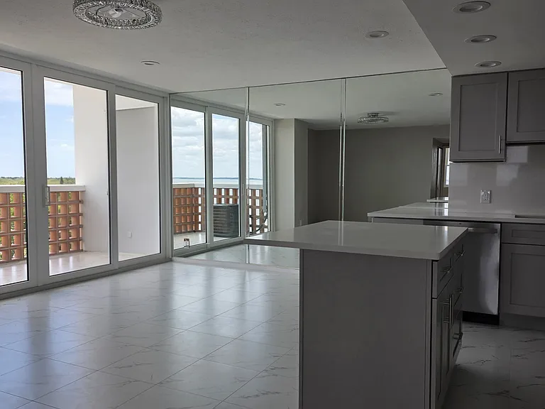 4015 Bayshore Blvd #7F — Photo 3