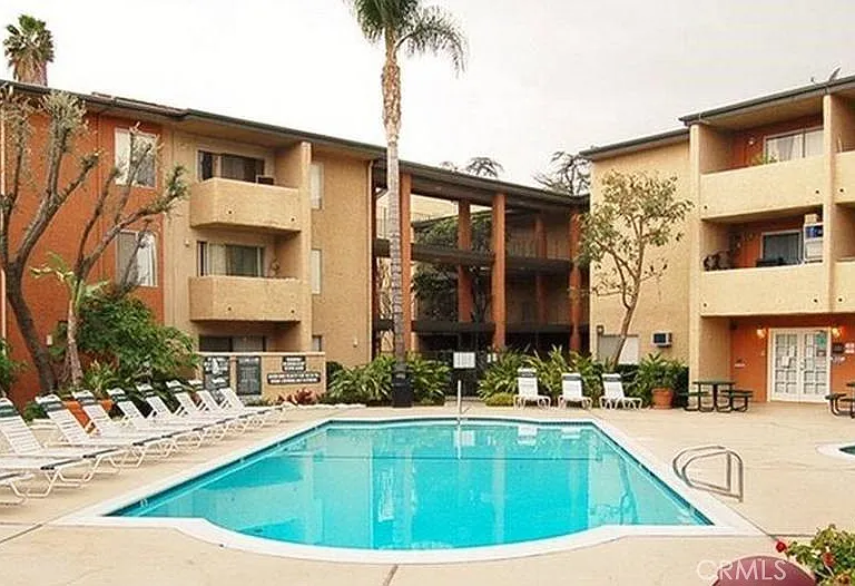15425 Sherman Way #101 — Photo 18