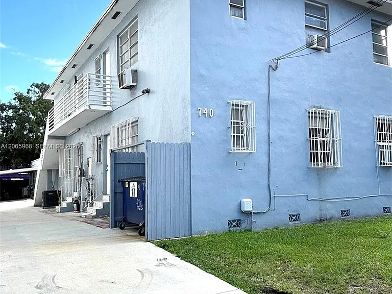740 SW 7th St #3 — Photo 12