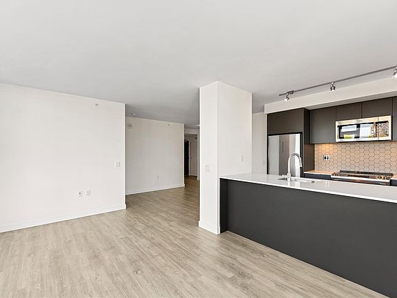 2nd image of 845 Johnson St #608