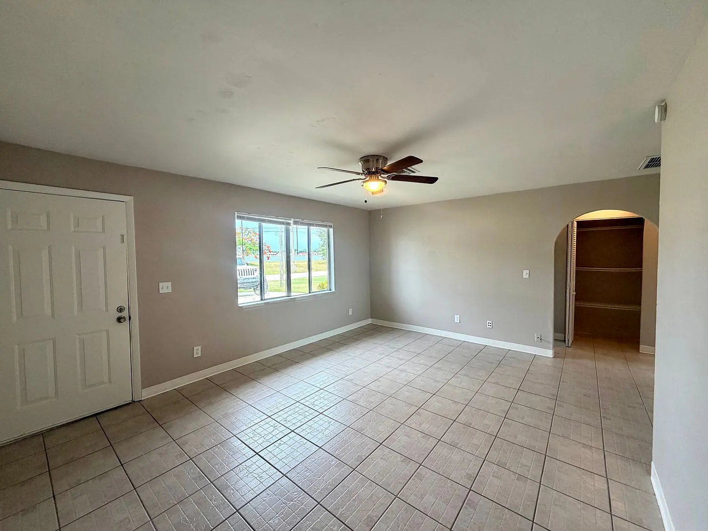 Cozy 2/1 duplex — Photo 3