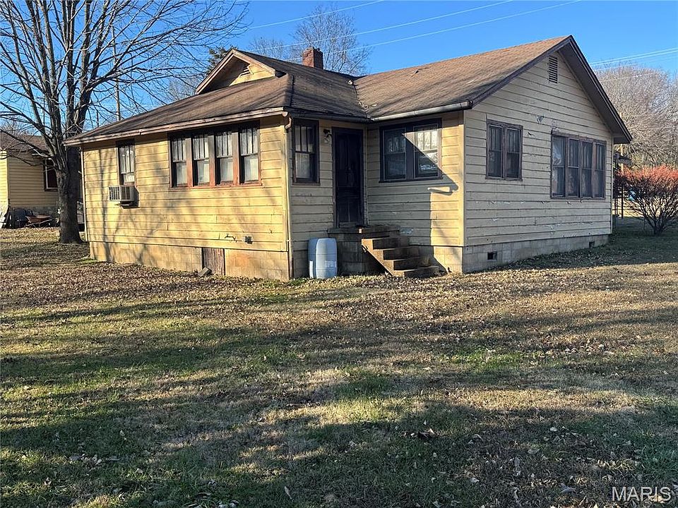 2nd image of 402 W Harper St