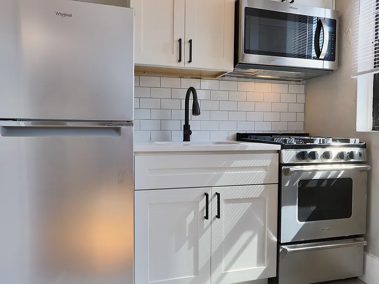 Apartments On Academy — Photo 15
