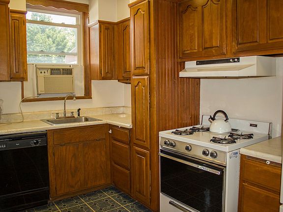 4th image of 2109 Kimball St