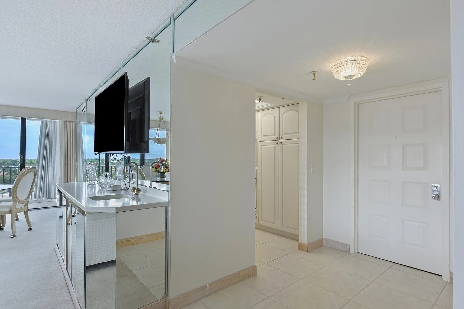 3 bed, 2.0 bath, 1850 sqft, $6,500 — Photo 3