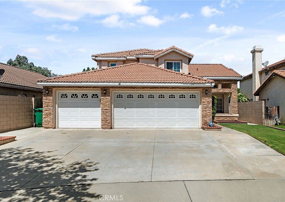 1st image of 378 Hobart Cir