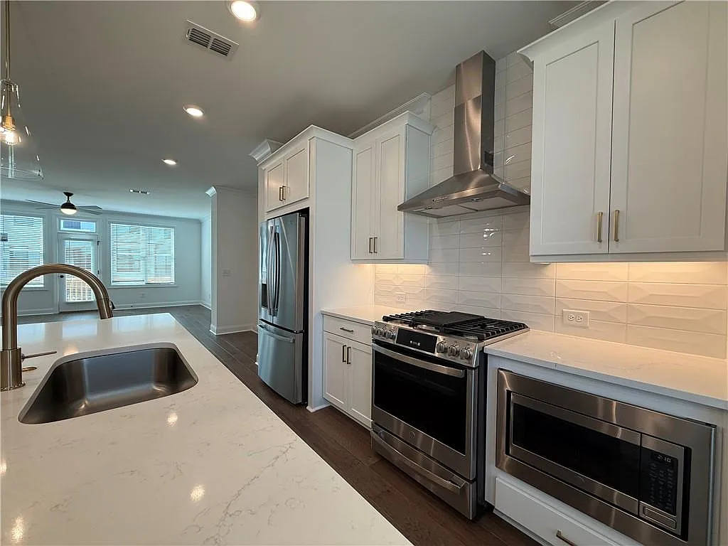3 bed, 3.5 bath, 1893 sqft, $2,595 — Photo 4