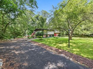 26 Robin Hood Rd, Suffern, NY 10901