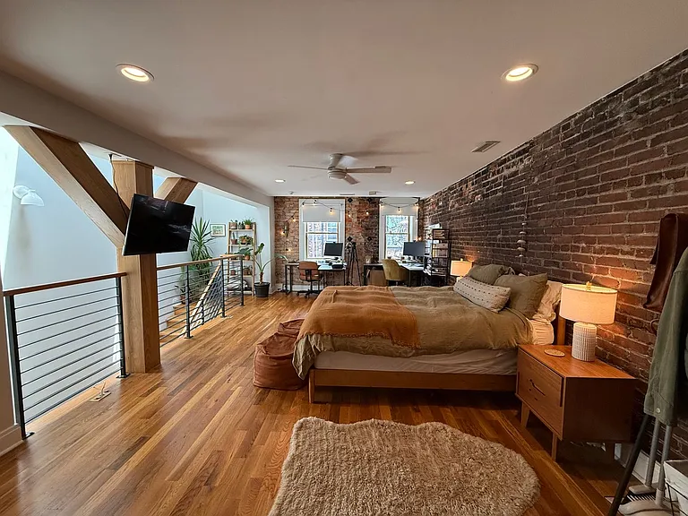 82 N Lexington Ave — Photo 1