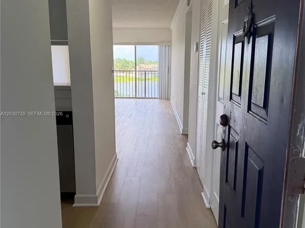 8560 N Sherman Cir APT 404, Hollywood, FL 33025