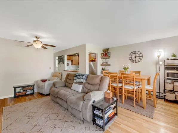 3204 Wilshire Lane #E4, Oakdale, NY 11769
