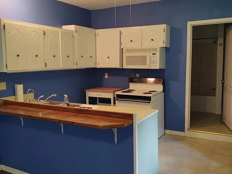 13231 Taylor St SW — Photo 3