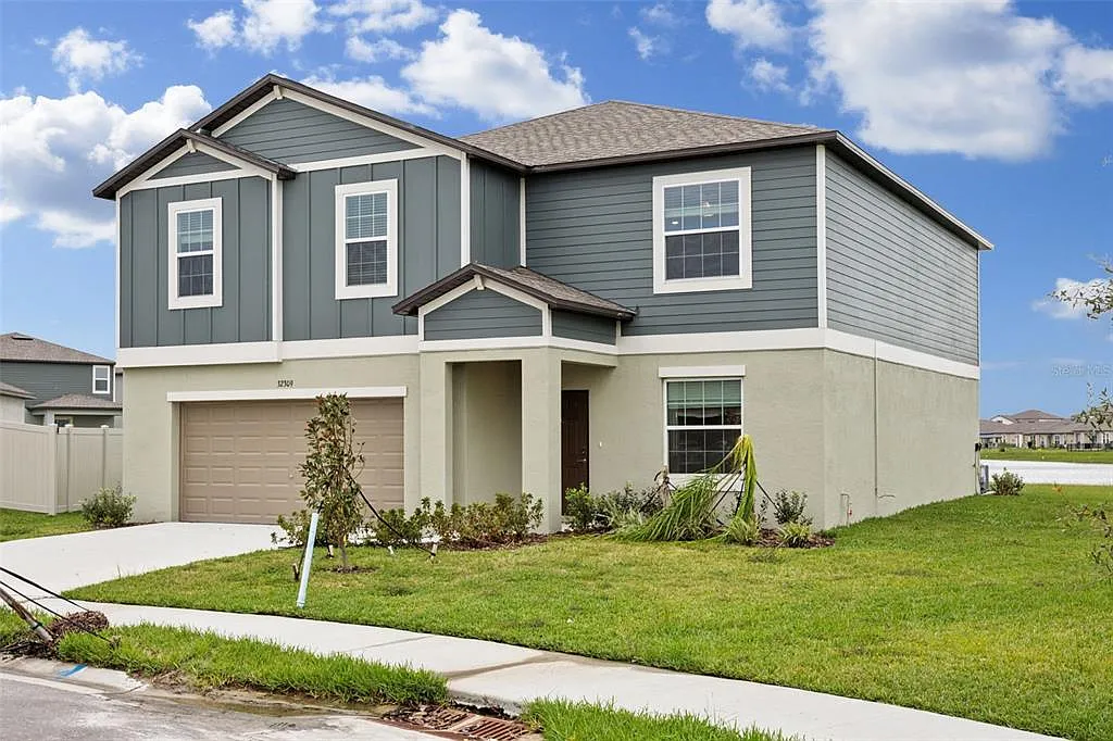 6 bed, 3.0 bath, 3092 sqft, $3,395 — Photo 2