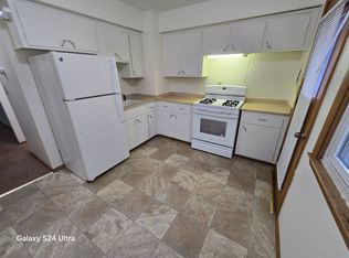 1424 E Main St APT 6, Watertown, WI 53094