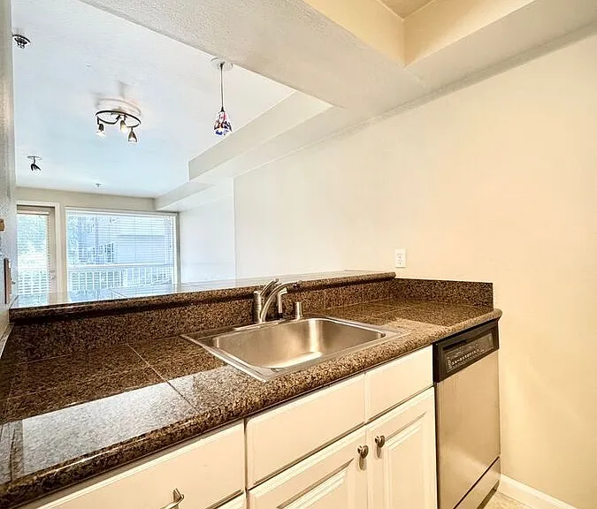 530 Melrose Ave E #407 — Photo 2