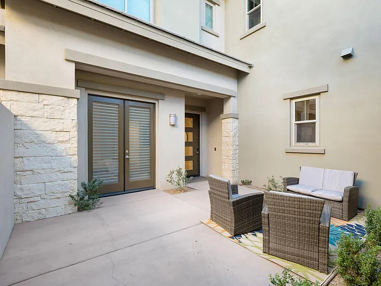 502 Retreat Cir — Photo 38