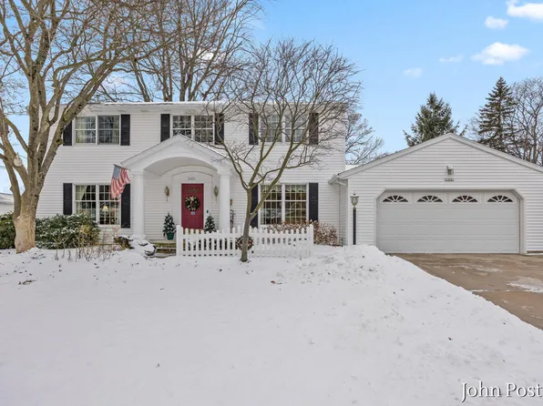 2401 Okemos Dr SE, Grand Rapids, MI 49506