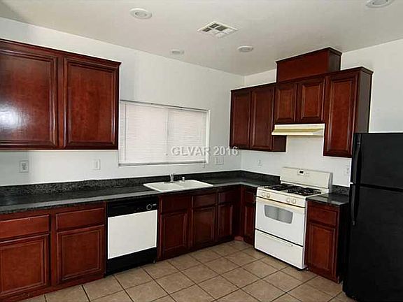 3rd image of 4210 Beech Family St