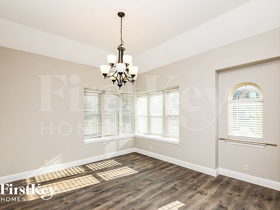 4th image of 1029 English Oak Dr