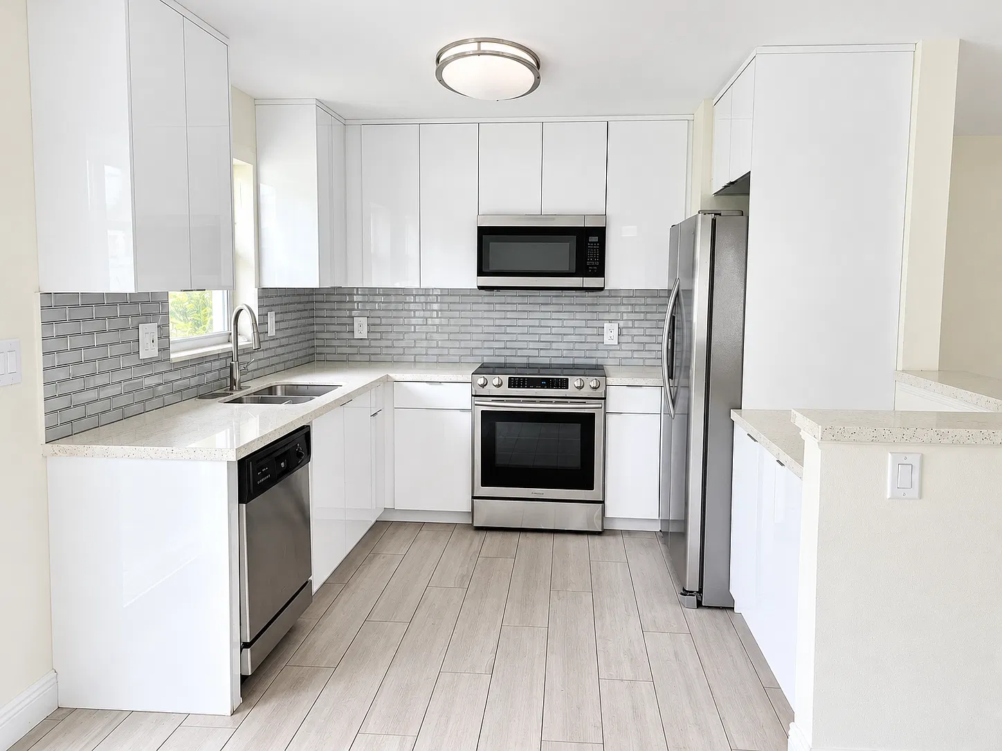 2 bed, 950 sqft, $4,000 — Photo 2