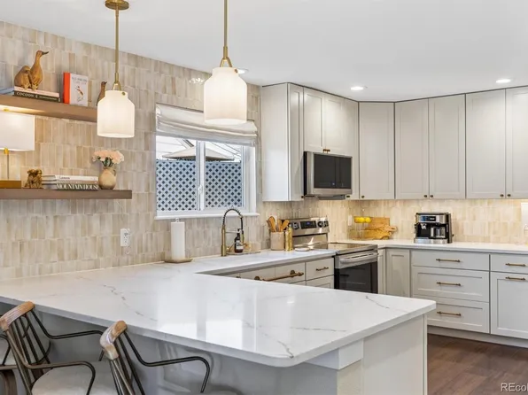 805 W Peakview Circle, Littleton, CO 80120