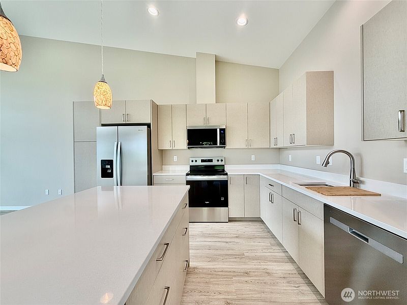 4th image of 3804 Q Avenue