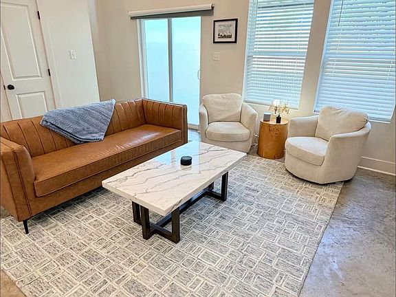 4th image of 404A Highland Oaks Ln