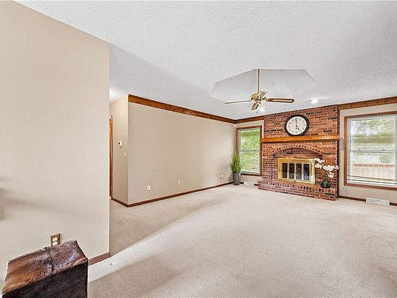 2nd image of 11424 N Woodland Ave