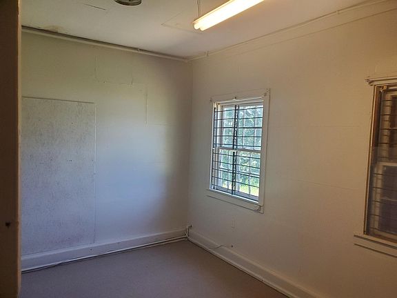 2nd image of 1617 Dupont Dr