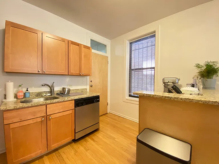 1805 N Hermitage Ave #GF — Photo 9