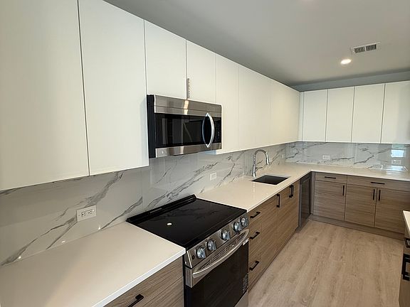 4th image of 22 Brook St #506B