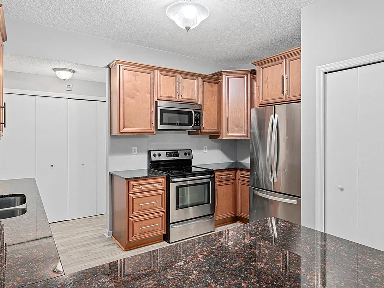 1234 Crystal Pl E — Photo 18