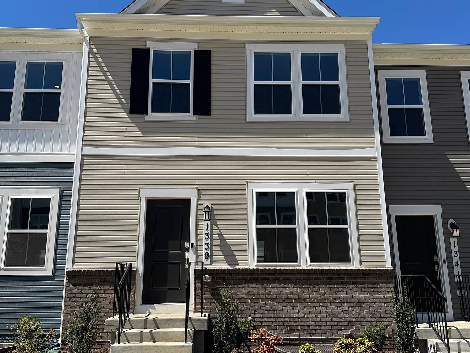 3 bed, 3.5 bath, 1776 sqft, $2,095 — Photo 2