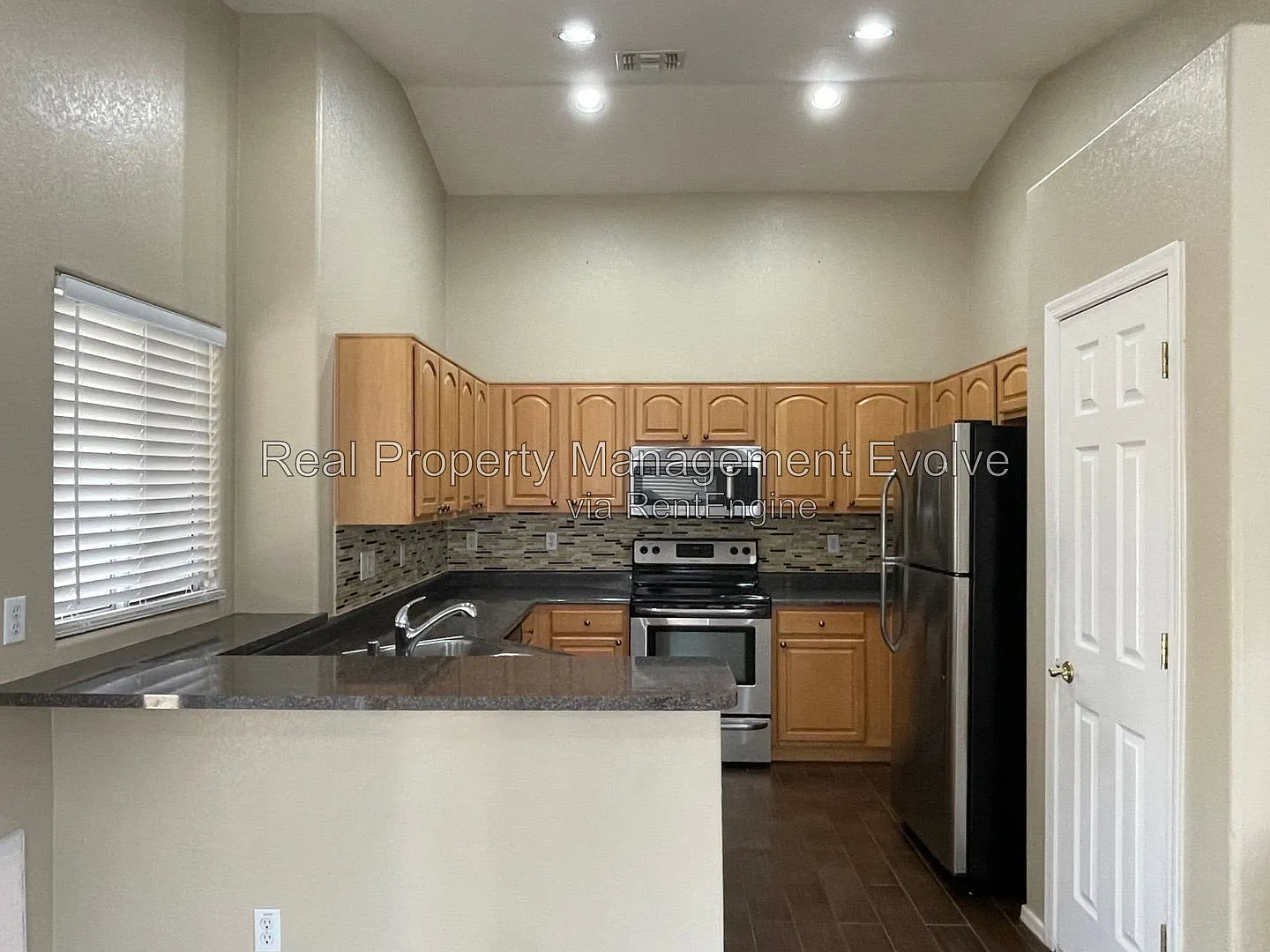 3 bed, 2.0 bath, 1520 sqft, $1,995 — Photo 4