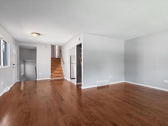 2nd image of 1652 W Montvale Ave