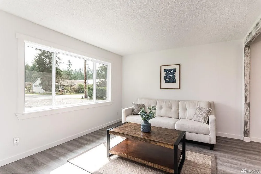 3 bed, 1100 sqft, $2,150 — Photo 4