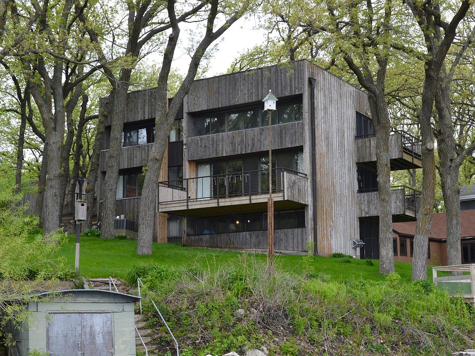 1st image of 2404 Manhattan Blvd