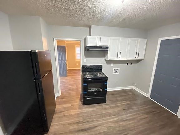 3rd image of 907 Meagher St