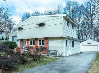 909 Flora Ln, Upper Chichester, PA 19061