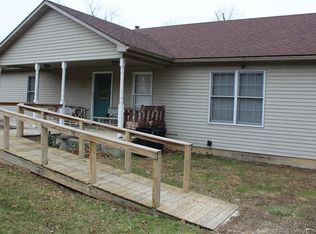 6877 S Lockenour Rd, Pekin, IN 47165